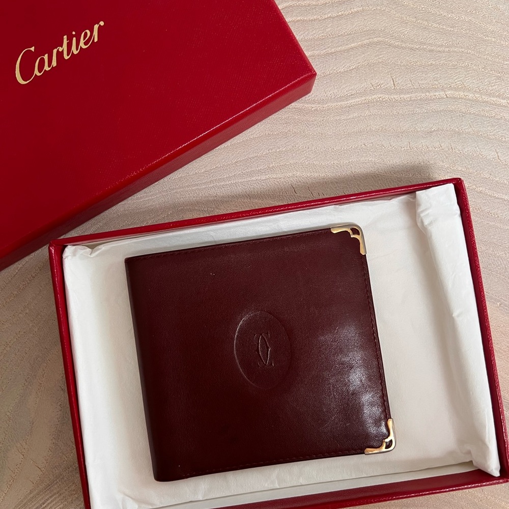 Red Cartier Wallet Cash and Credit Cards Leather comes in box
